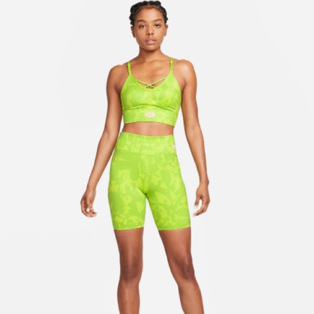 NWT Padded NIKE Sports MED  Bra